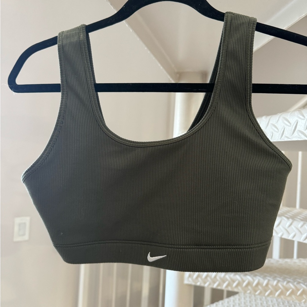 NEVER WORN NIKE GREEN SPORTS BRA LARGE